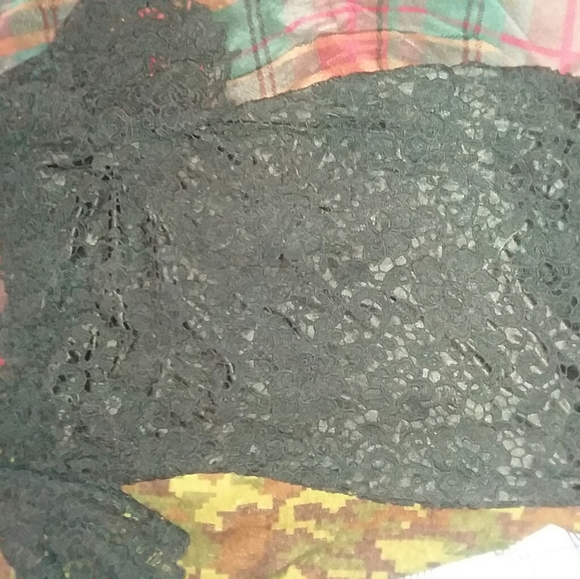 Assorted clothes - Picture 2 of 3